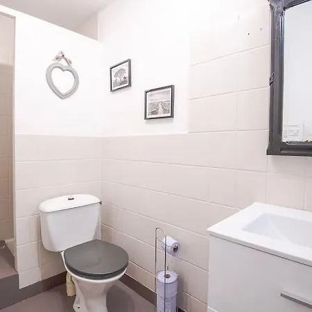 Avec Terrasse 4 Minutes Gare Et Tram Apartment Tours